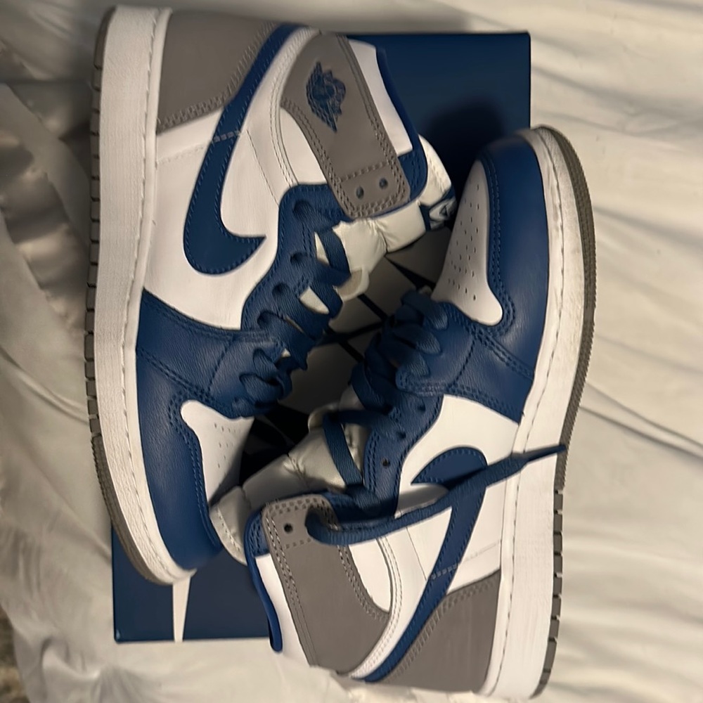 Jordan True Blue size 7y worn once